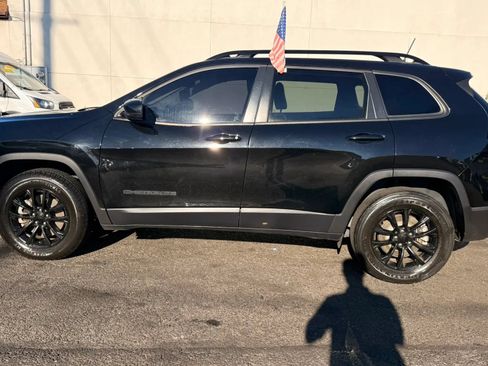Used 2023 Jeep Cherokee Altitude Lux AWD/4WD image 10