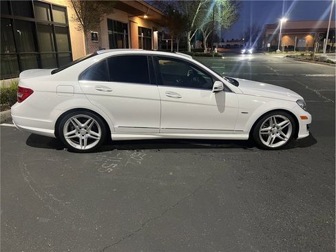 Used 2013 Mercedes-Benz C 250 Sedan w/ Multimedia Pkg image 4