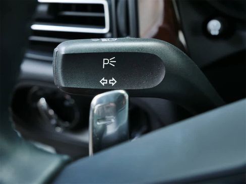 Used 2023 Porsche Macan Turbo image 21