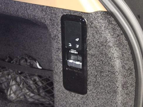 Used 2025 Land Rover Range Rover SE image 43