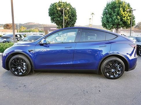 Used 2021 Tesla Model Y Long Range AWD/4WD image 8