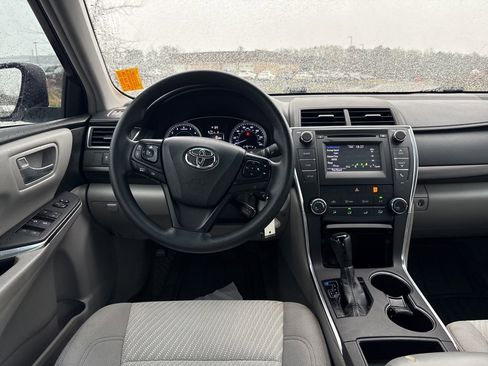 Used 2016 Toyota Camry LE image 9
