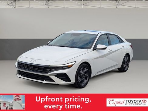 Used 2025 Hyundai Elantra Limited image 4