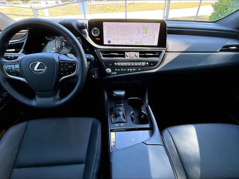 Used 2025 Lexus ES 300h w/ Premium Package image 16