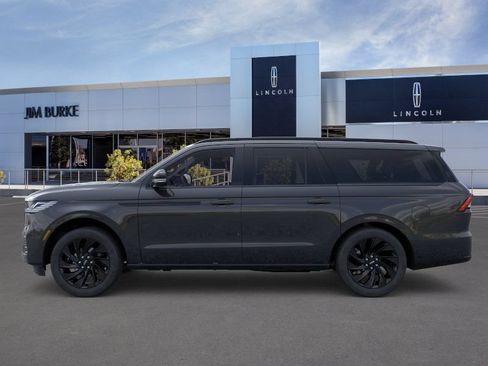 New 2026 Lincoln Navigator L Reserve w/ Jet Appearance Package AWD/4WD image 3
