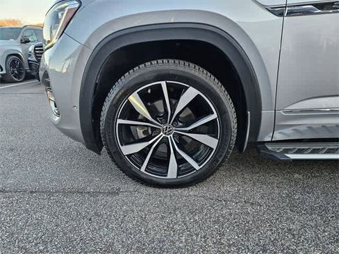 Used 2024 Volkswagen Atlas SEL Premium R-Line image 5