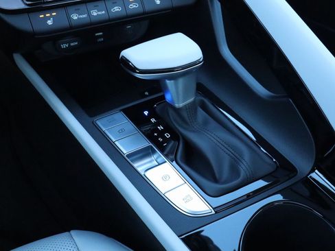 New 2026 Hyundai Elantra Limited image 17