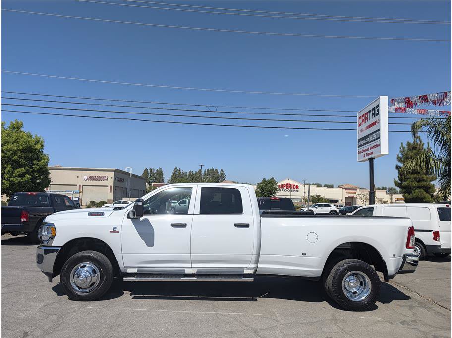 Used 2024 RAM 3500 Tradesman w/ Chrome Appearance Group AWD/4WD image 17