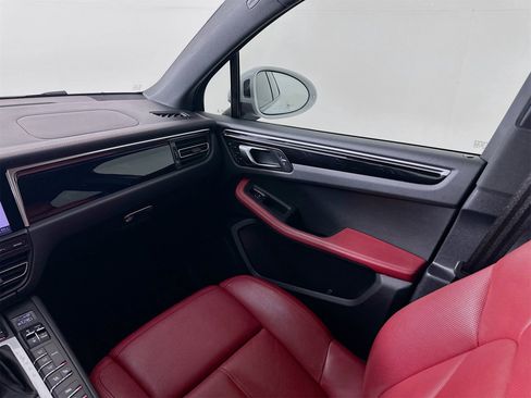 Used 2020 Porsche Macan S image 25