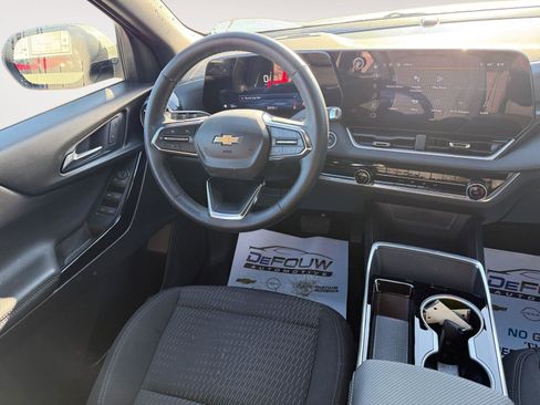 Used 2025 Chevrolet Equinox LT w/ Safety and Technology Package FWD image 11