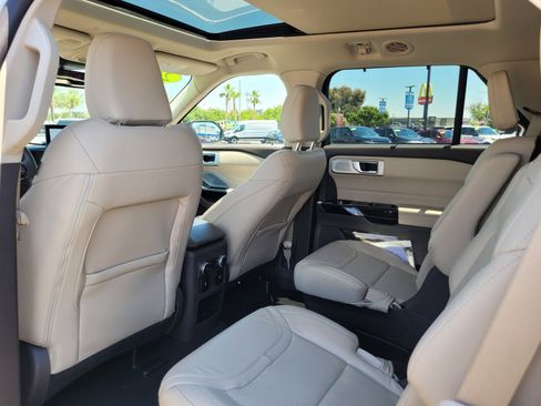 Used 2021 Ford Explorer Platinum w/ Equipment Group 601A AWD/4WD image 15