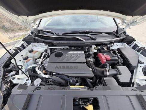 Certified 2025 Nissan Rogue SV image 37