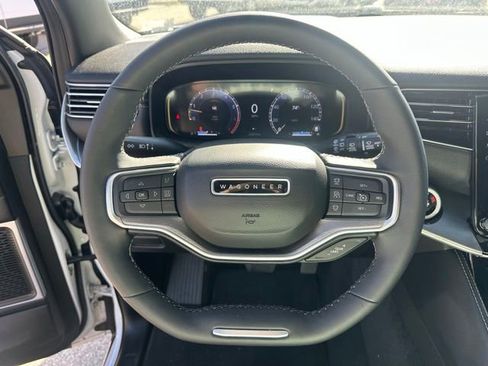 Used 2025 Jeep Wagoneer L 4WD image 26
