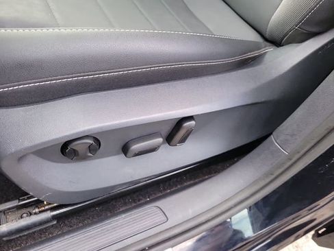 Used 2024 Volkswagen Taos SE image 14