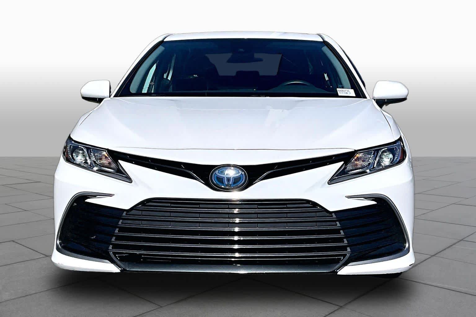 Used 2022 Toyota Camry LE FWD image 4