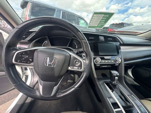 Used 2016 Honda Civic Touring image 5