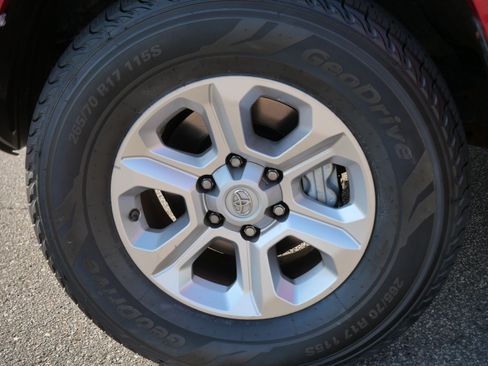 Used 2016 Toyota 4Runner SR5 AWD/4WD image 15