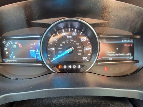 Used 2019 Ford Explorer XLT w/ Equipment Group 202A image 12