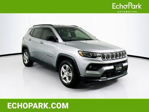 Used 2023 Jeep Compass Latitude image 1