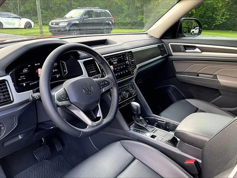 Used 2023 Volkswagen Atlas SE FWD image 13