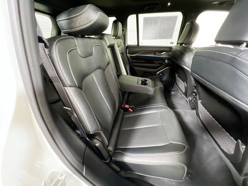 Used 2022 Jeep Grand Cherokee Overland image 25