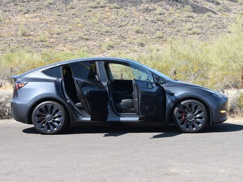 Used 2021 Tesla Model Y Performance AWD/4WD image 10