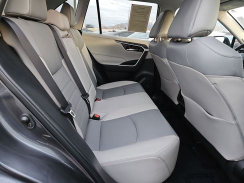 Used 2022 Toyota RAV4 XLE Premium image 33