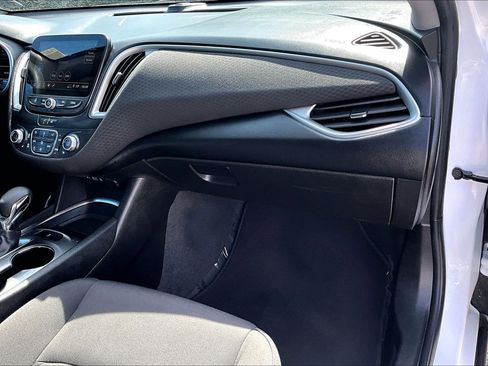 Used 2022 Chevrolet Malibu LT FWD image 15