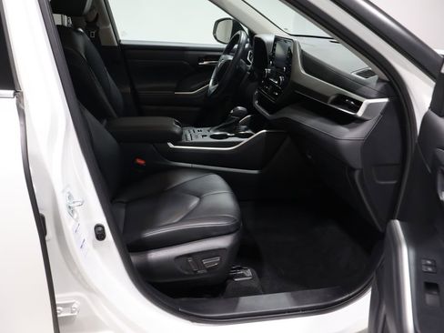 Certified 2022 Toyota Highlander XLE image 22