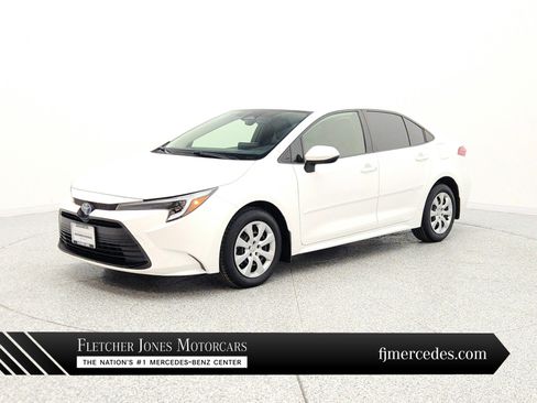 Used 2024 Toyota Corolla LE FWD image 1