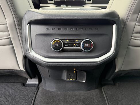 Used 2025 Ford Expedition Active image 23