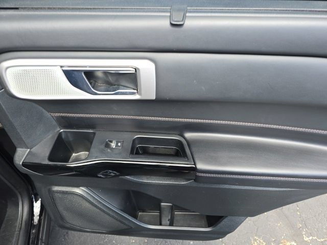 Used 2021 Ford Explorer Platinum w/ Equipment Group 601A AWD/4WD image 30