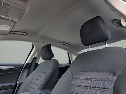 Used 2018 Ford Fusion SE image 17