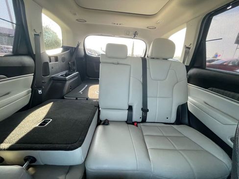 Used 2025 Kia Telluride SX image 27