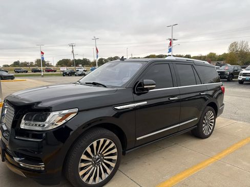 Used 2019 Lincoln Navigator Reserve image 9
