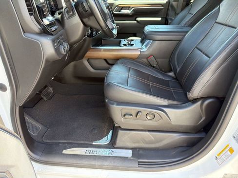 Used 2024 Chevrolet Silverado 3500 High Country w/ High Country Premium Package AWD/4WD image 4