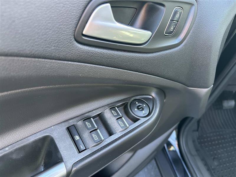 Used 2017 Ford Escape SE w/ Equipment Group 201A FWD image 9
