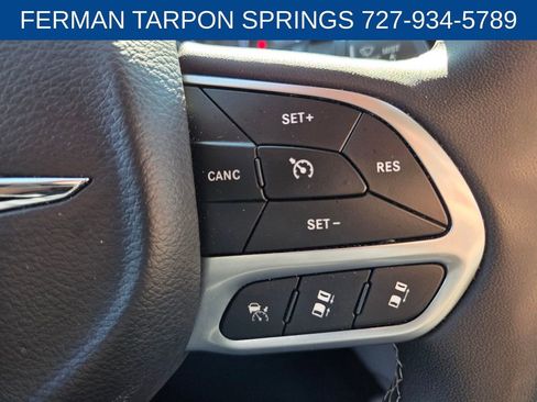 Used 2024 Chrysler Pacifica Touring-L image 32