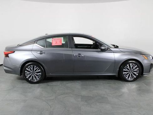 Certified 2023 Nissan Altima 2.5 SV w/ SV Premium Package FWD image 17