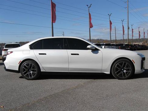 Used 2024 BMW 760i xDrive w/ Premium Package 2 image 13