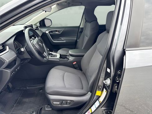 Used 2019 Toyota RAV4 XLE w/ Convenience Package AWD/4WD image 9