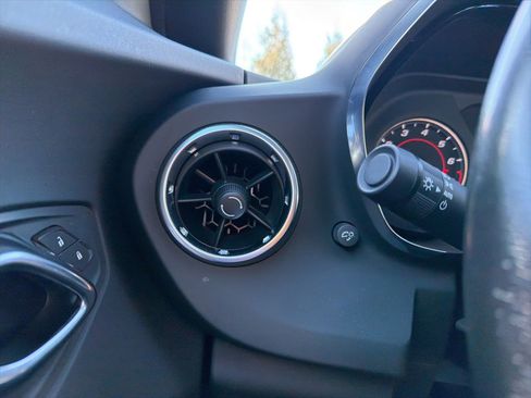 Used 2020 Chevrolet Camaro LT image 17