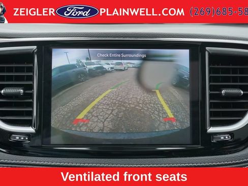 Used 2023 Chrysler Pacifica Limited FWD image 21