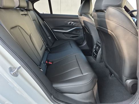 Used 2025 BMW 330i Sedan w/ M Sport Package RWD image 21