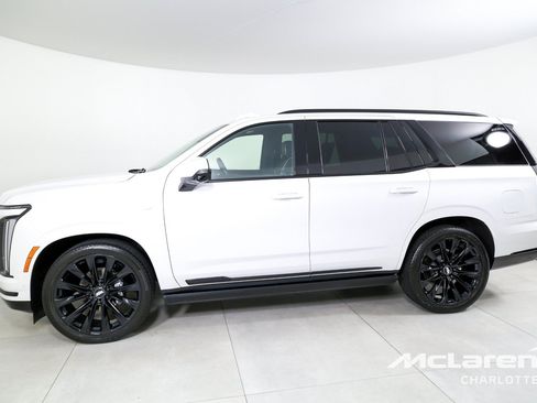 Used 2025 Cadillac Escalade Sport Platinum w/ LPO, ONYX Package AWD/4WD image 5
