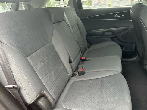 Used 2020 Kia Sorento AWD V6 image 24