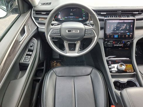 Used 2023 Jeep Grand Cherokee 30th Anniversary image 11