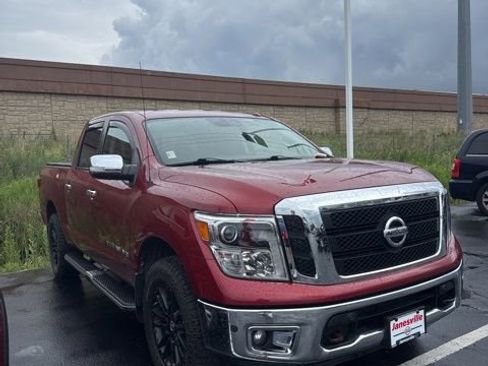 Used 2018 Nissan Titan SL AWD/4WD image 1