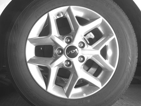 Used 2025 Kia Soul LX w/ LX Technology Package FWD image 19