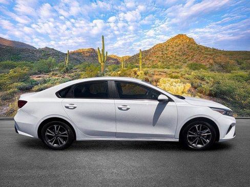 Used 2024 Kia Forte LXS FWD image 3